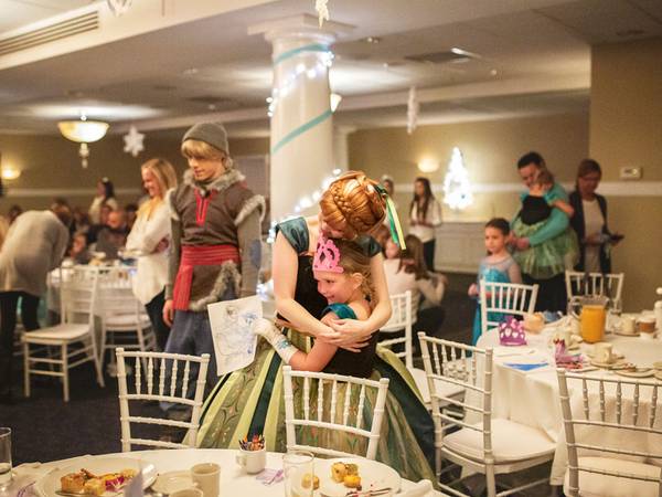 Anna character hugs young guest, Inn at Bay Harbor children's event