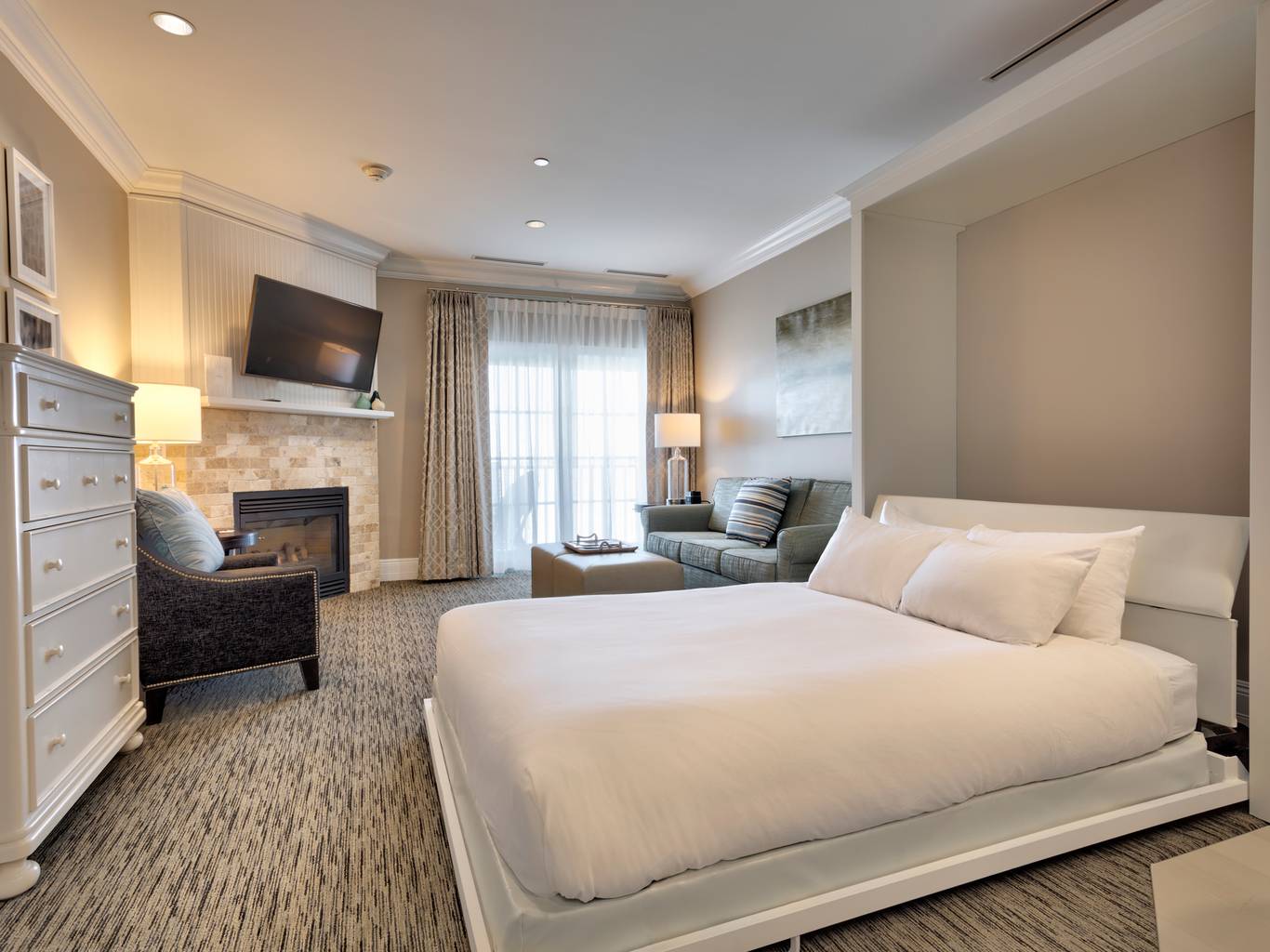 Parlor studio hotel room, Inn at Bay Harbor