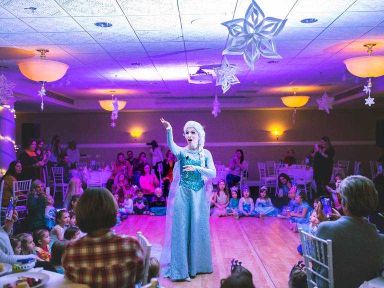 Elsa character performing song, Inn at Bay Harbor children's Frozen event