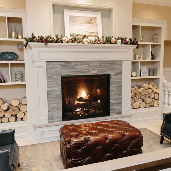 Inn at Bay Harbor holiday mantle