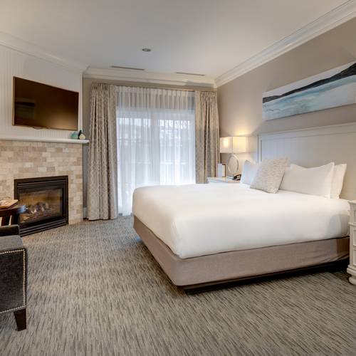 Grand King hotel room, Inn at Bay Harbor