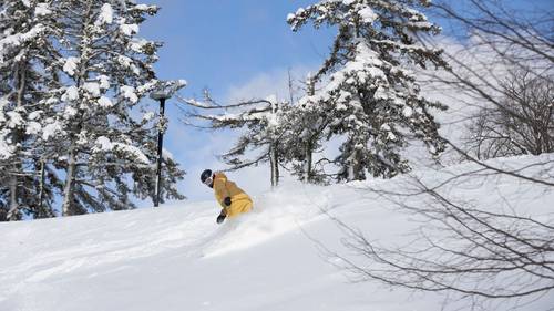 A snowboarder at The Highlands
