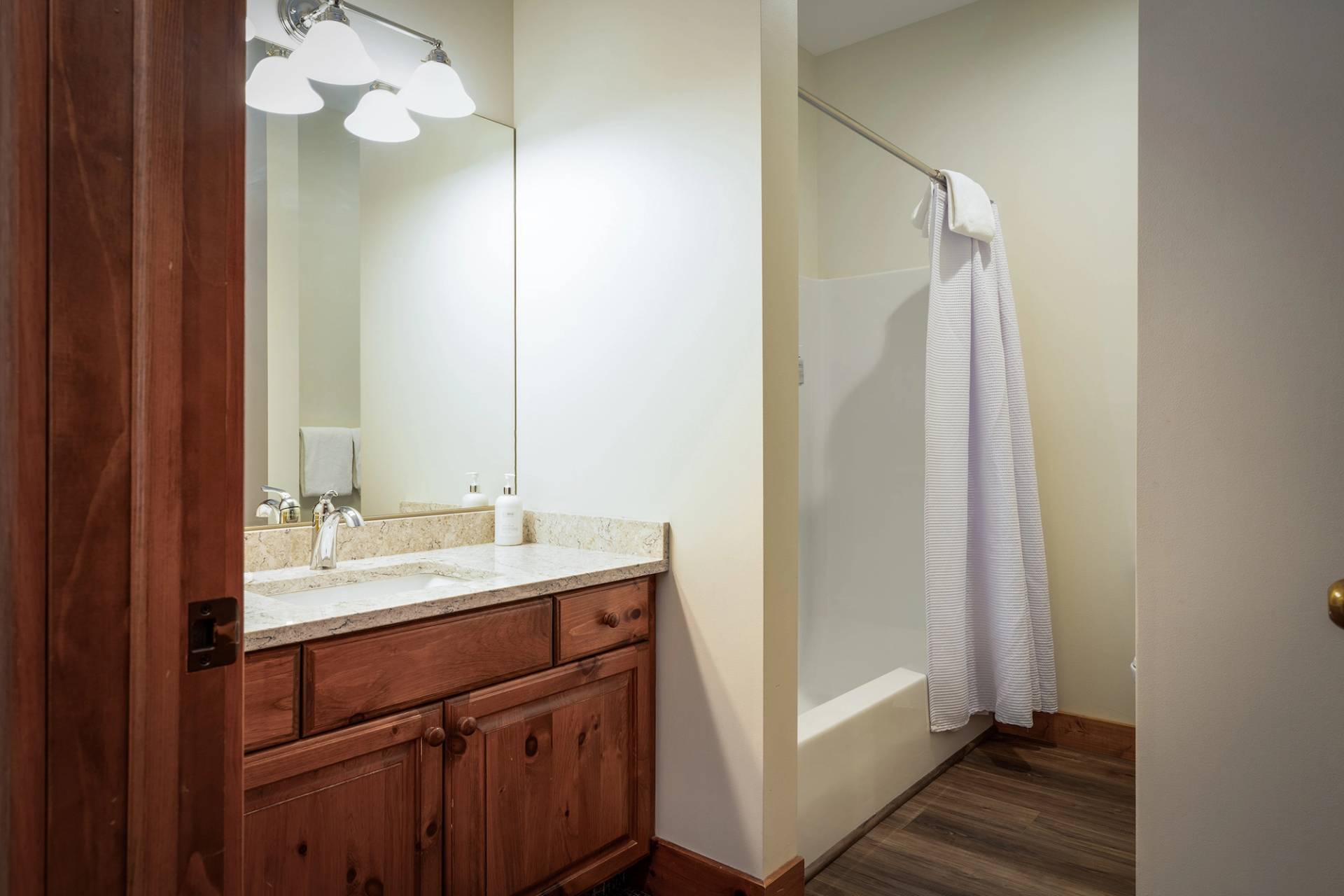 Alpine Village guest bathroom at The Highlands