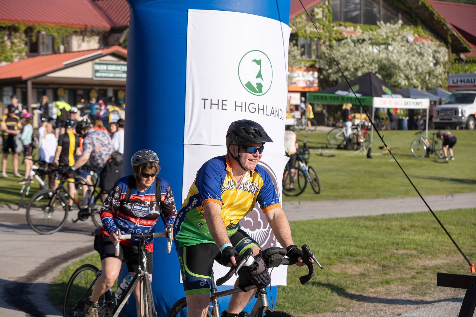 A group of bikers at the Zoo-De-Mack start line