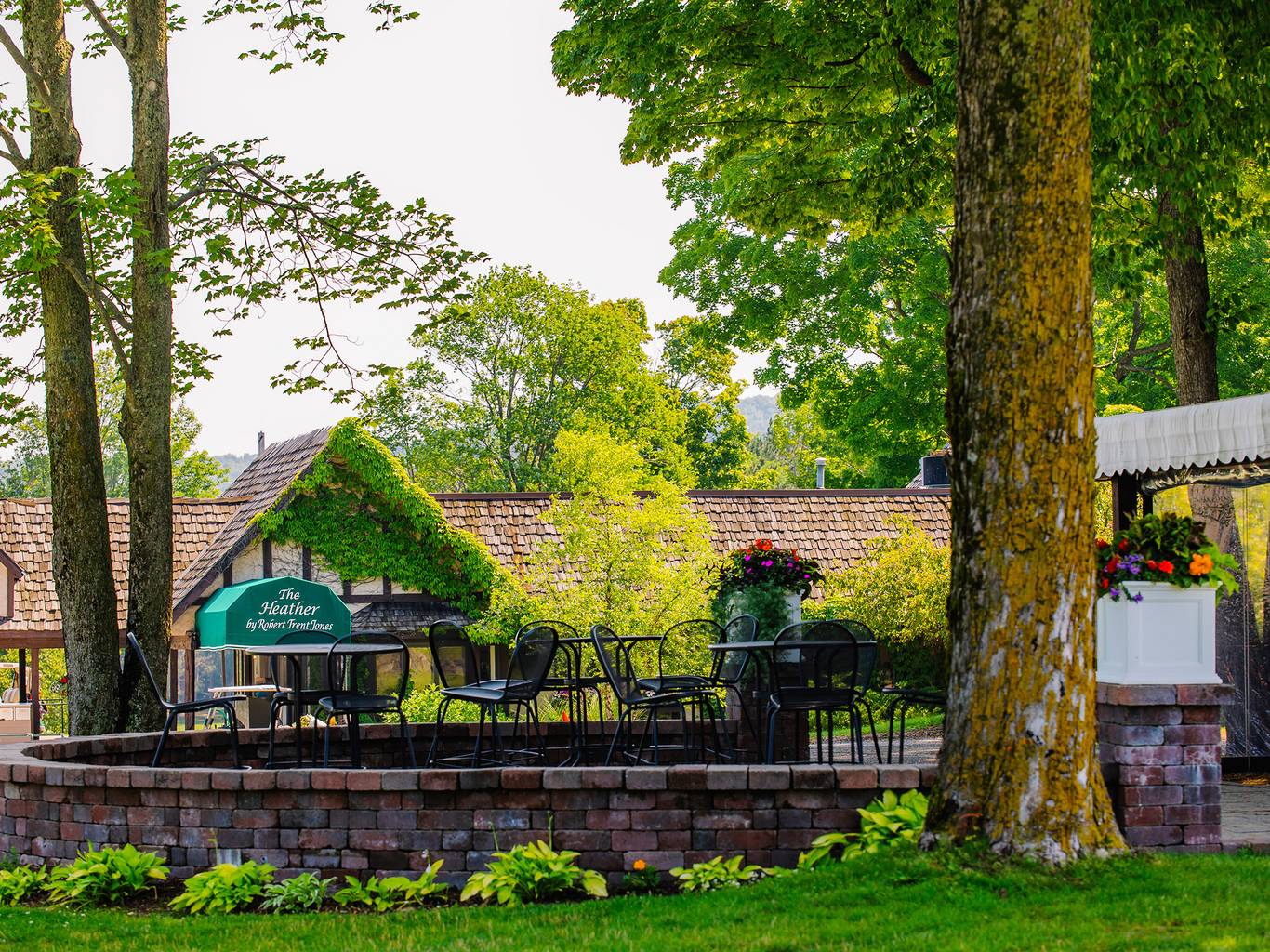 The 19th Tee at The Highlands