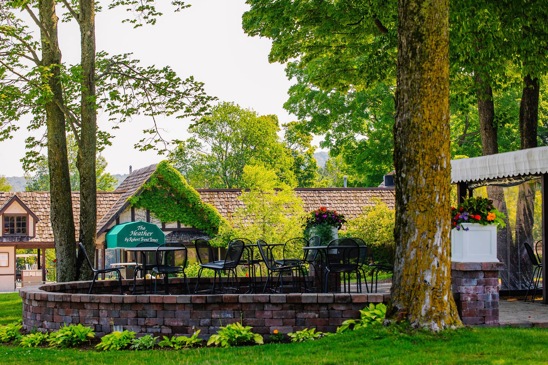 The 19th Tee at The Highlands