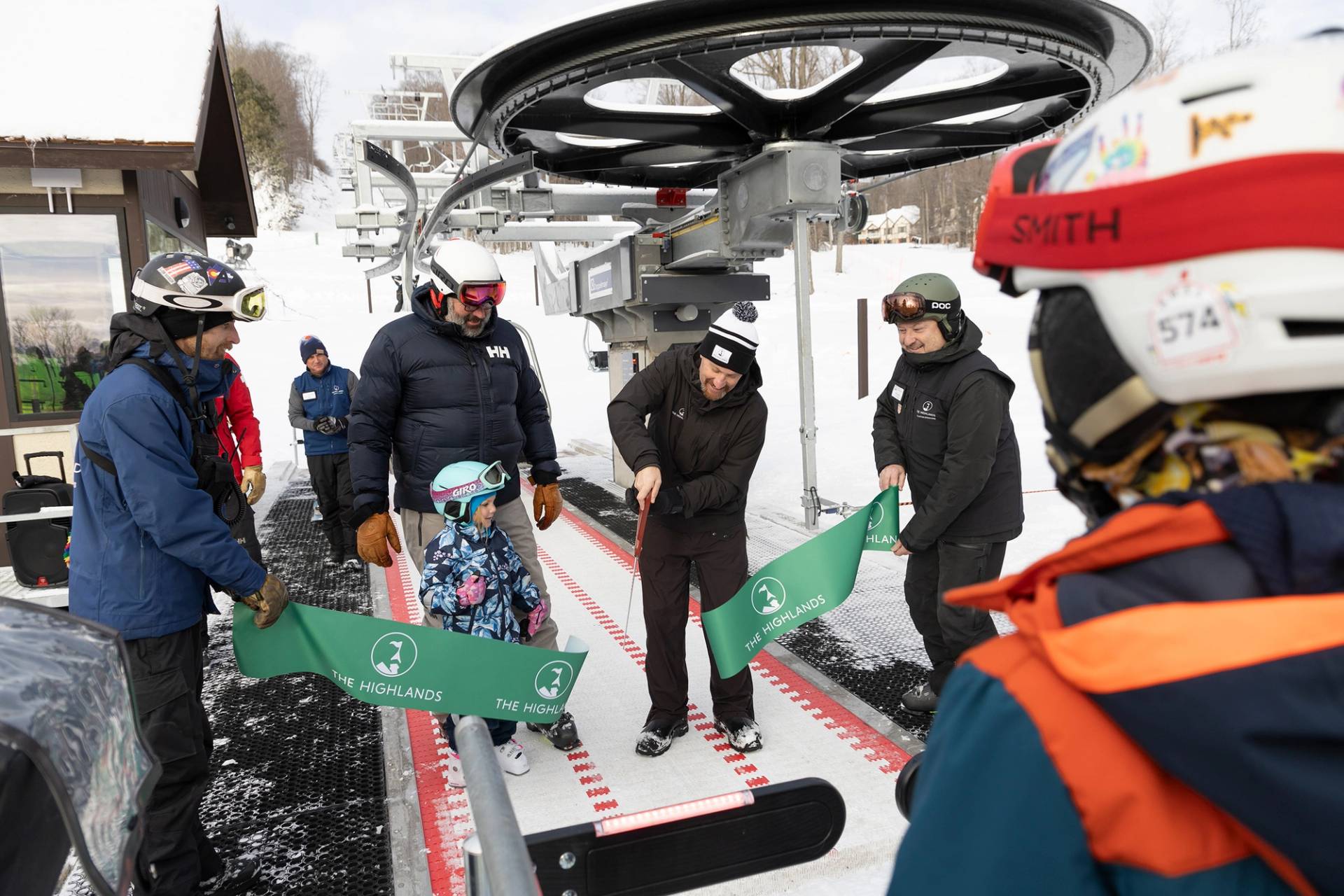 Interconnect lift ribbon cutting