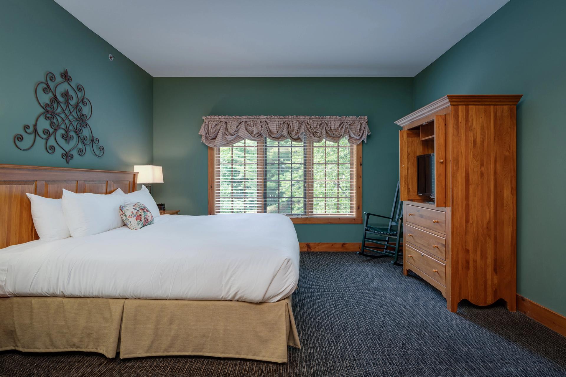 Alpine Village master bedroom at The Highlands