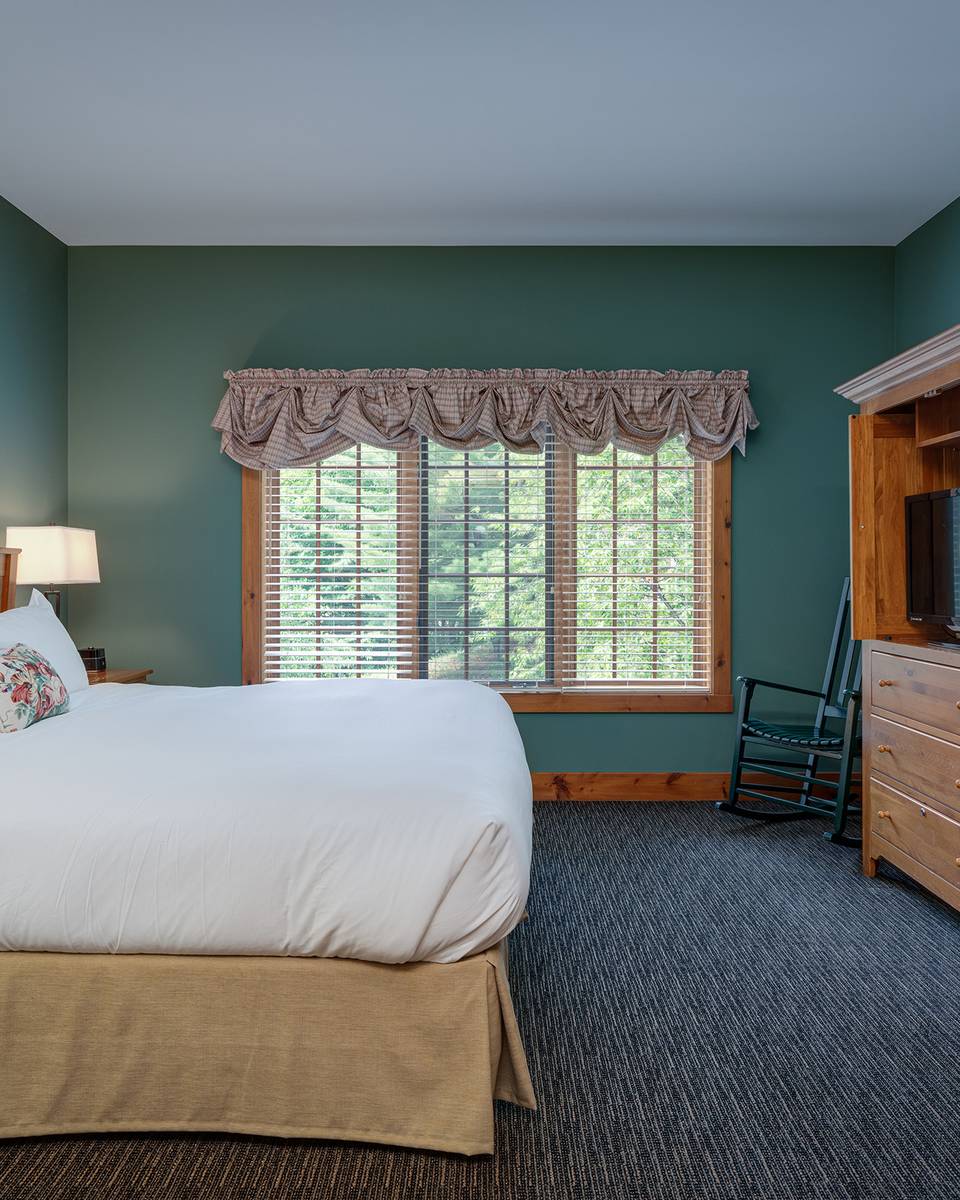 Alpine Village master bedroom at The Highlands