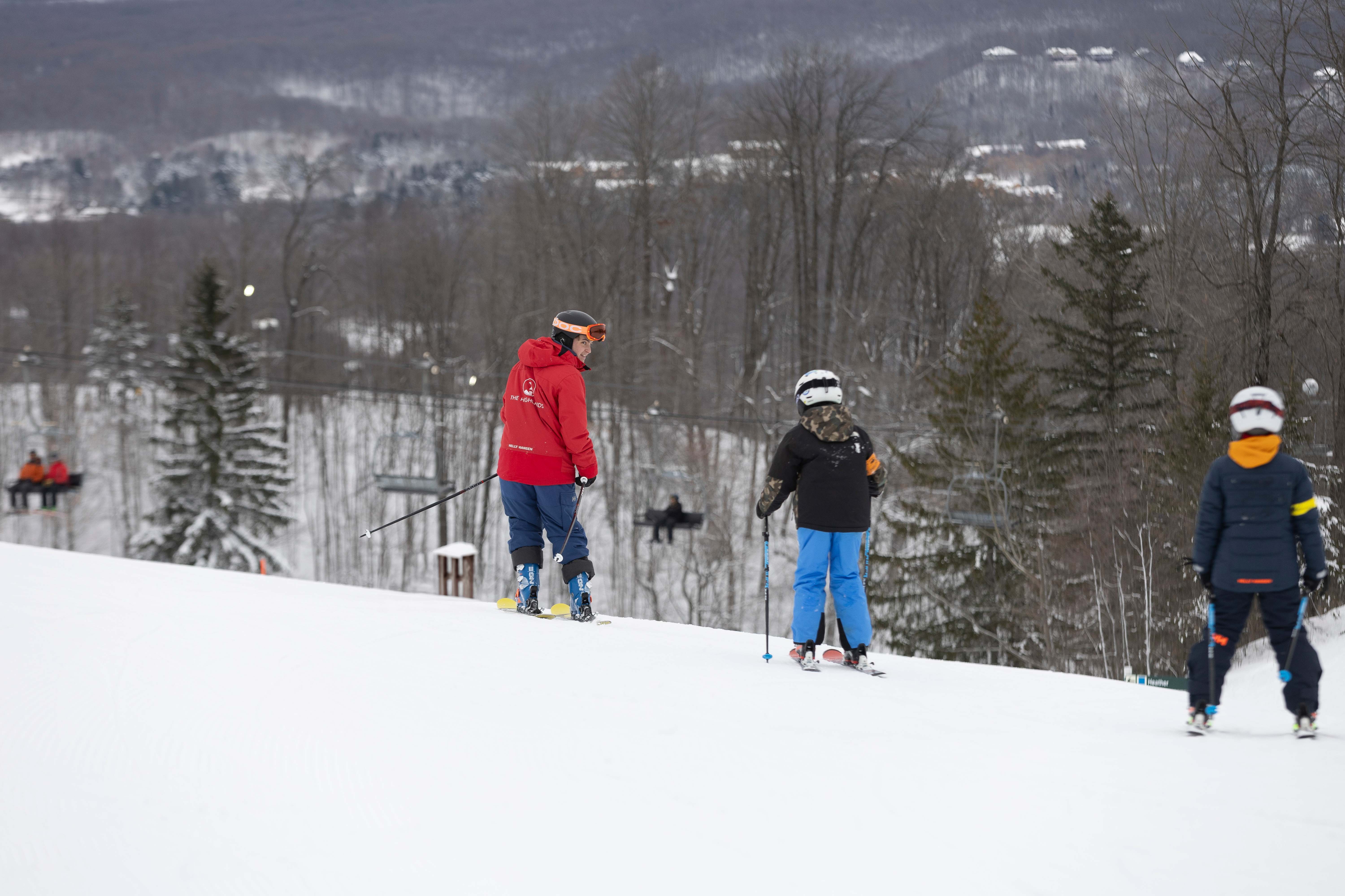 A kids snowsports lesson at The Highlands