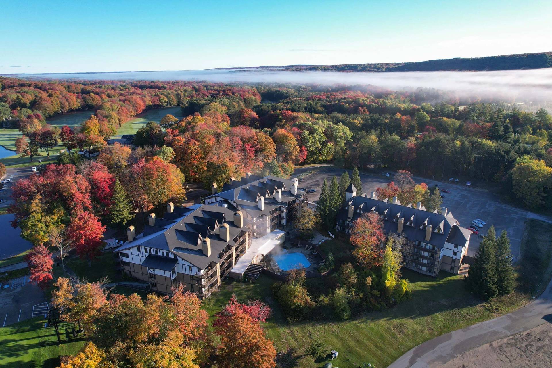 A drone shot of Heather Highlands Inn in fall
