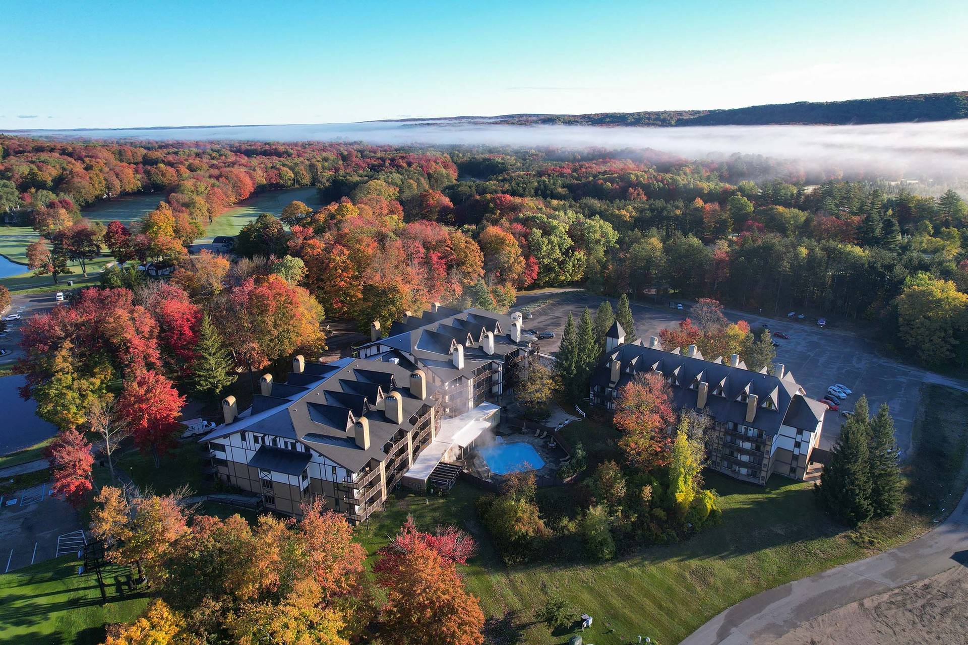 A drone shot of Heather Highlands Inn in fall