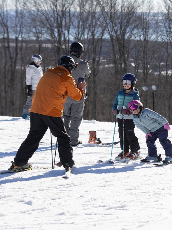A kid taking a snowsports lesson at The Highlands