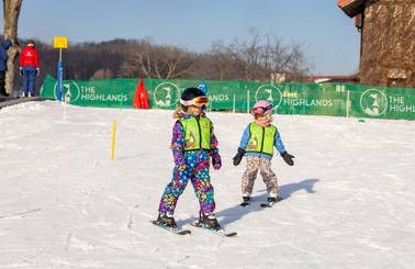A kids ski lesson at The Highlands