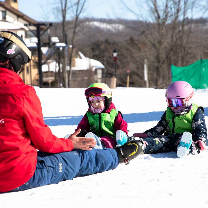 A kids snowsports lesson at The Highlands