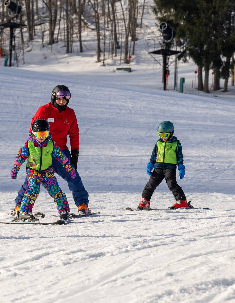 A snowsports lesson at The Highlands