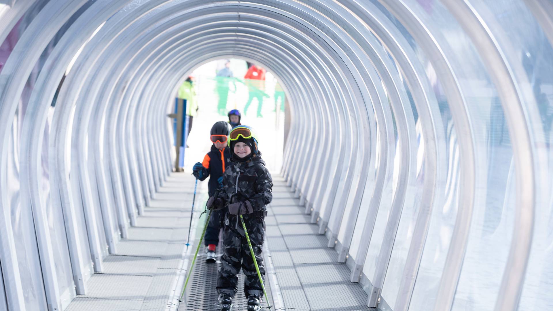 A group of kids in ski gear on Renates Express
