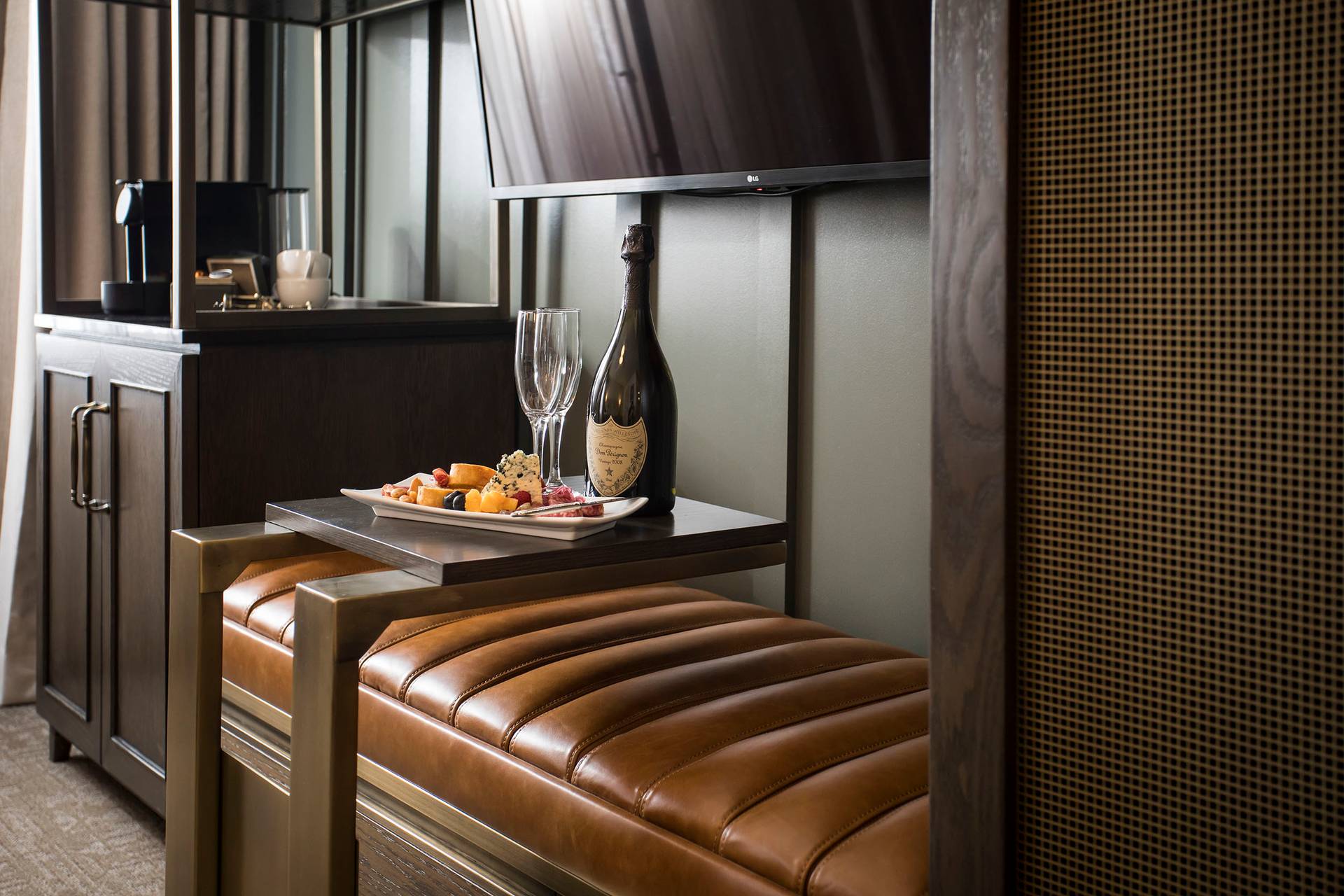 Main Lodge Hazel Room Sitting Bench