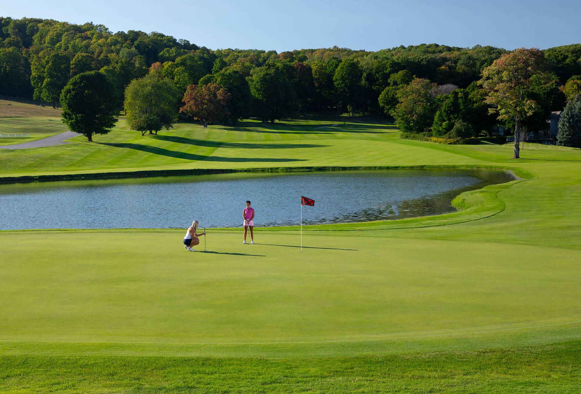 Two woman golfing at The Highlands