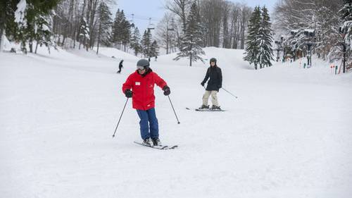 A ski lesson at The Highlands