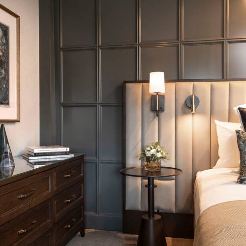 A main lodge king bed