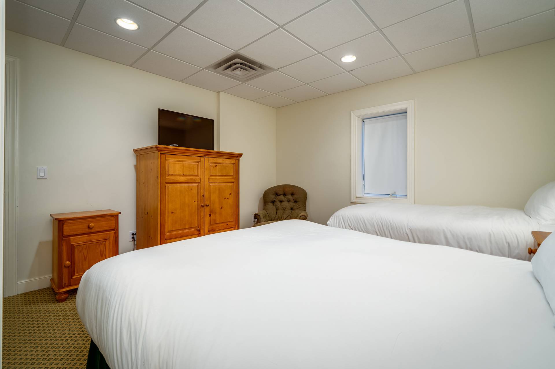 Basement bedroom in Ross Cottage
