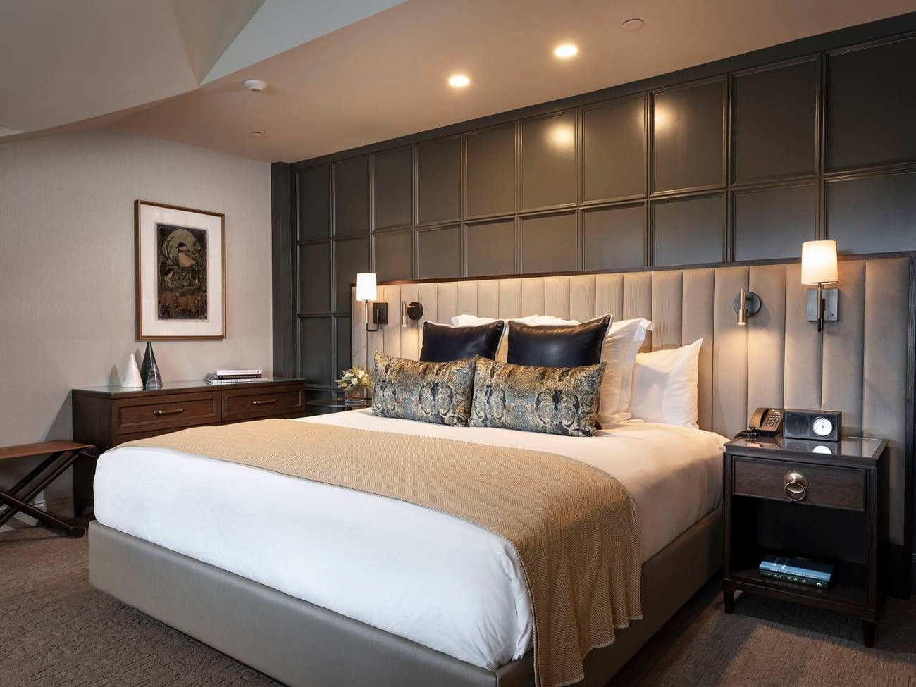 The Highlands king room in the Main Lodge