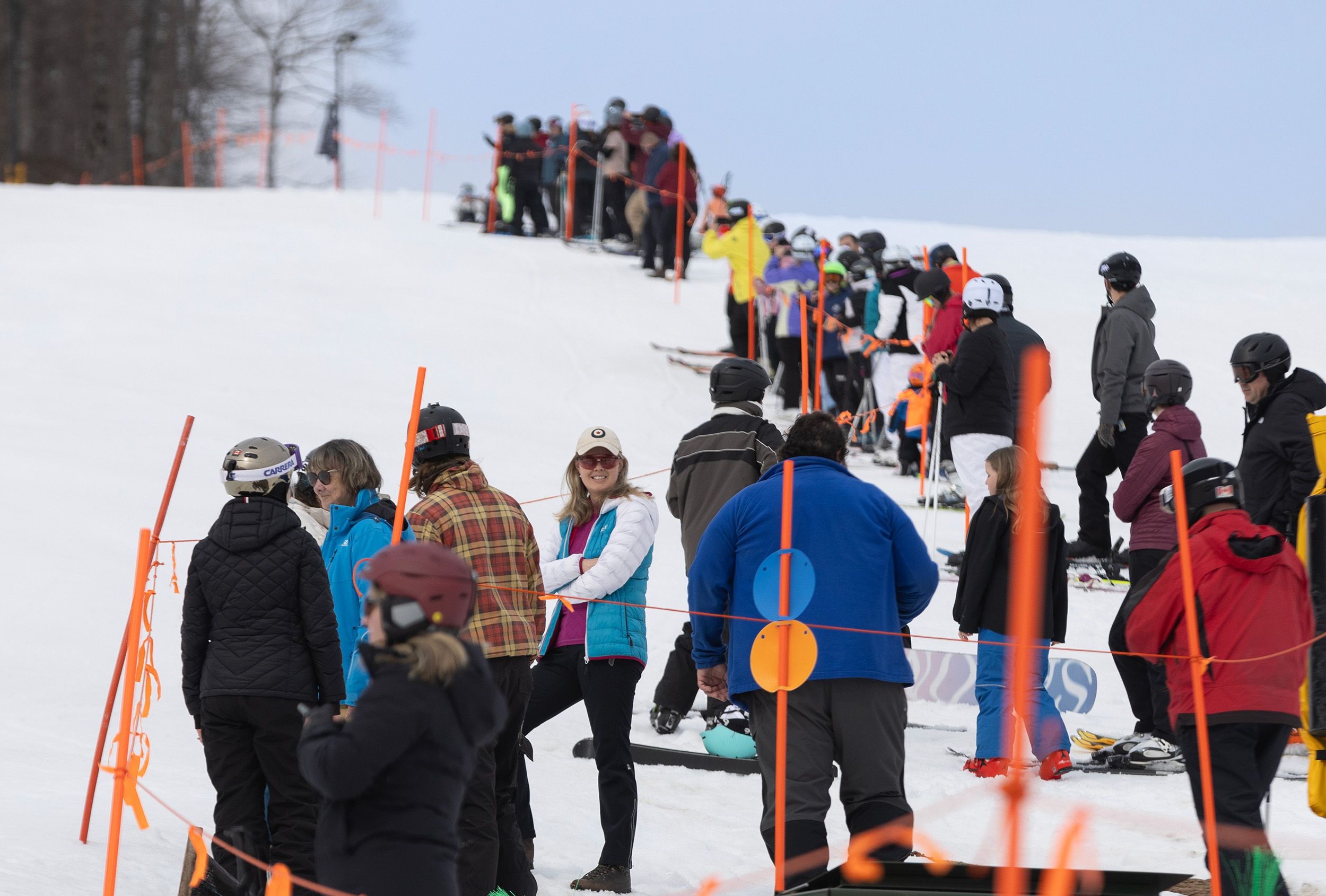 A crowd of parents watching a ski race