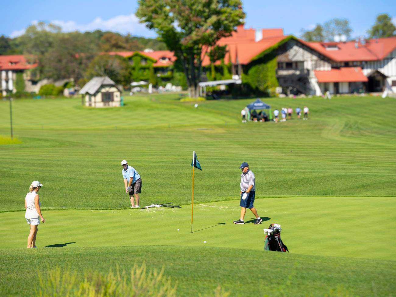 A group of golfers on Doon Brae