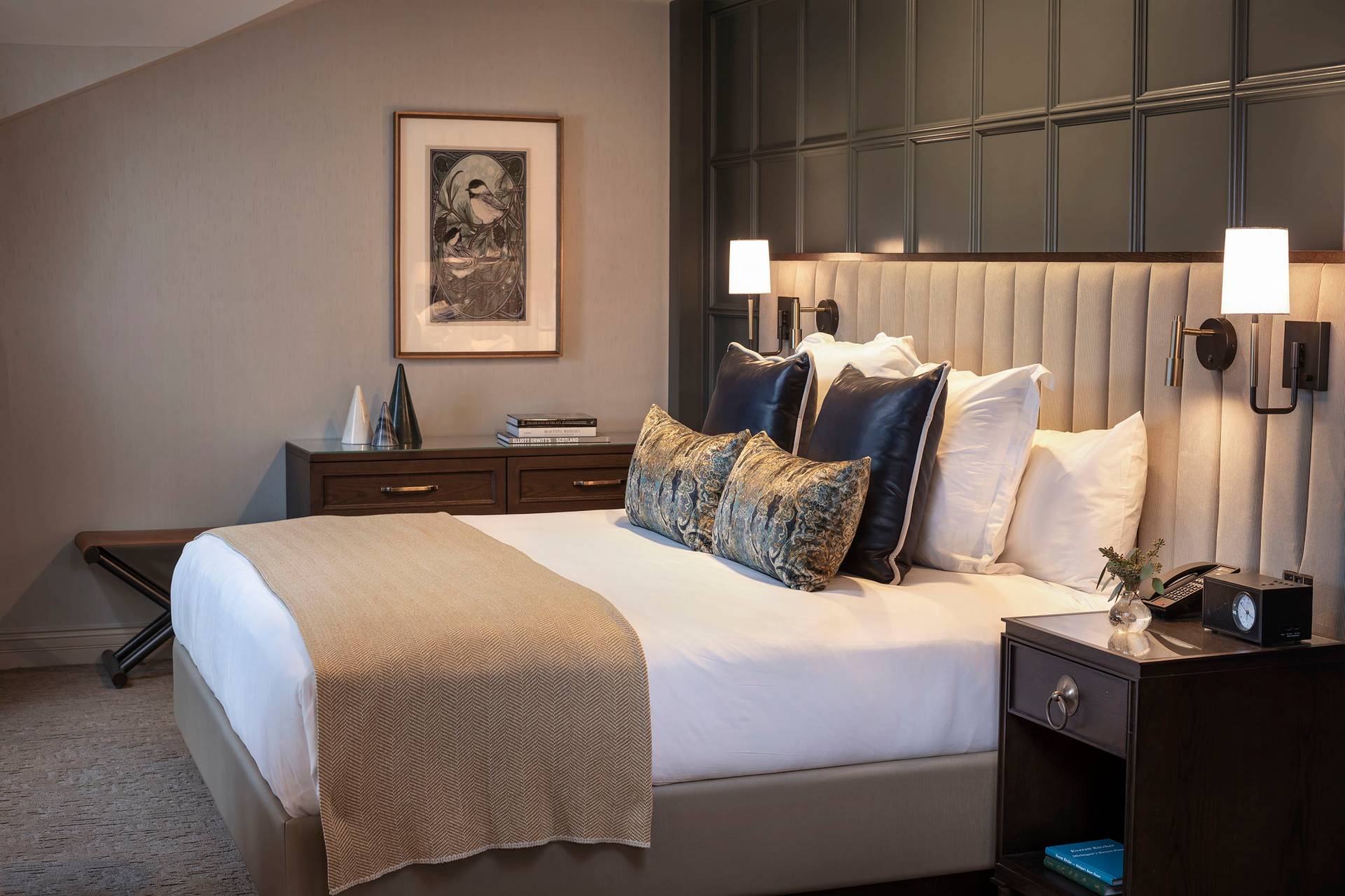 The Highlands Main Lodge king room