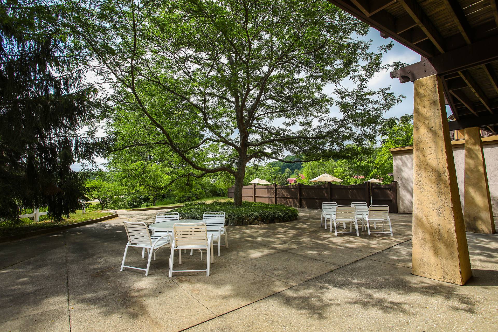 Heather Highlands Inn Conference patio