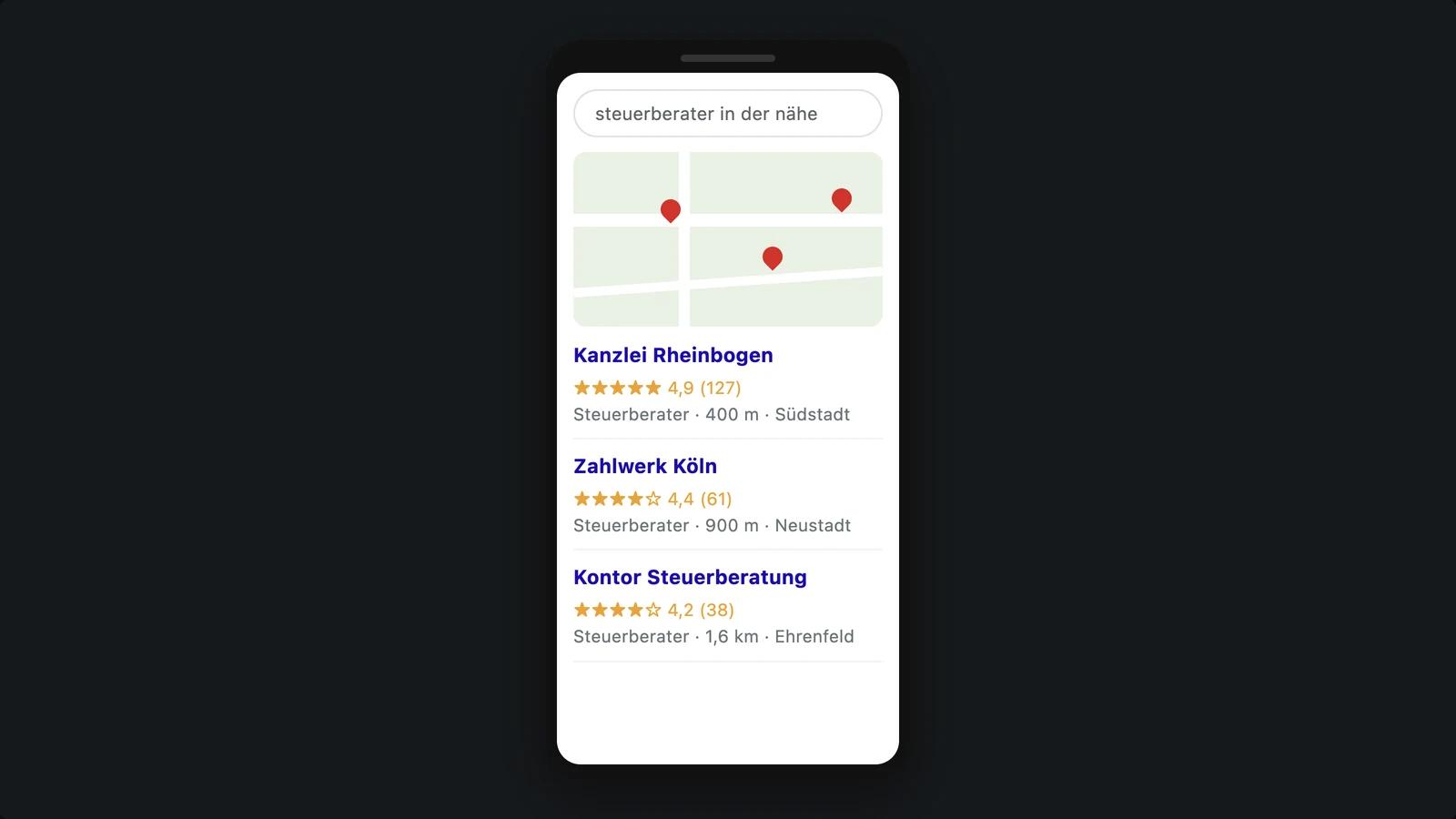 Smartphone mit einer Kartenansicht, darunter drei lokale Unternehmenstreffer mit Sternen