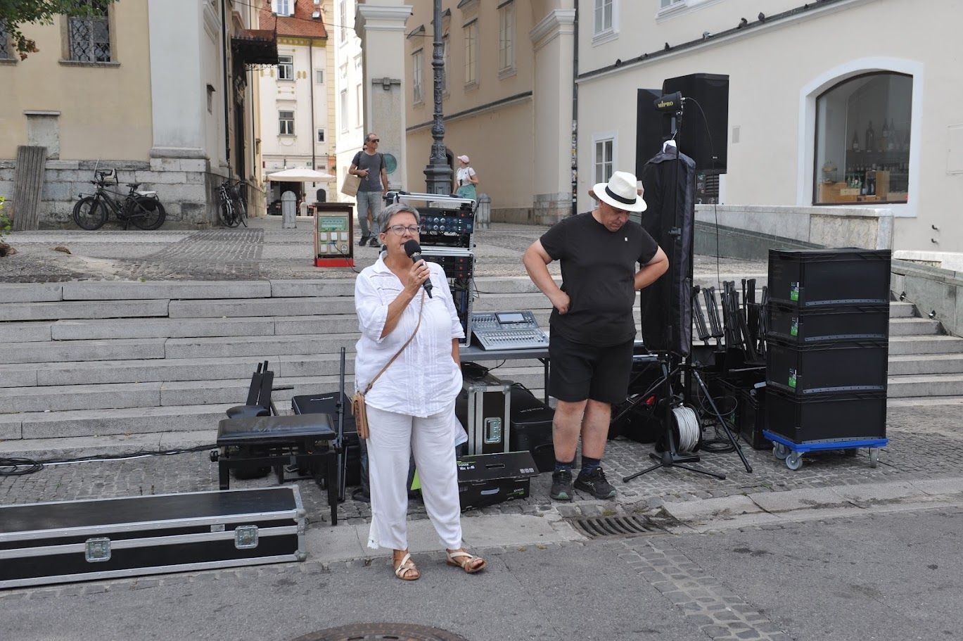 Fotografija 2: Sonja Vavken predsednica ZBS in Združenja demeter Slovenija, slavnostna govornica ob otvoritvi 4. praznika biodinamike v Ljubljani