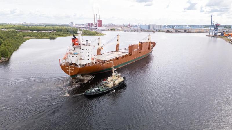 Spliethoff m/v Sampogracht – Saapuminen ja ensilastaus Oulun satamassa