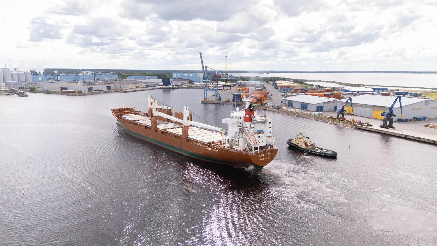 Spliethoff m/v Sampogracht — Arrival and First Loading at the Port of Oulu