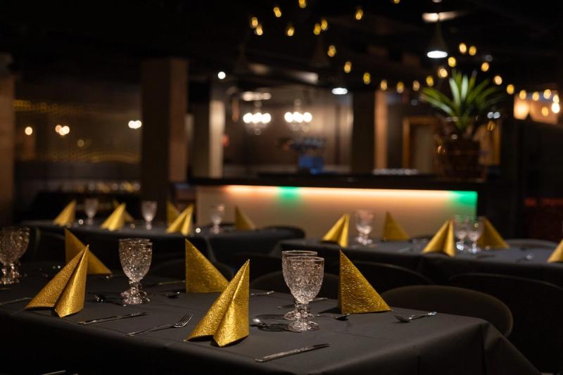 Tilakuvia Oulun Amarillon yökerho juhlatilasta