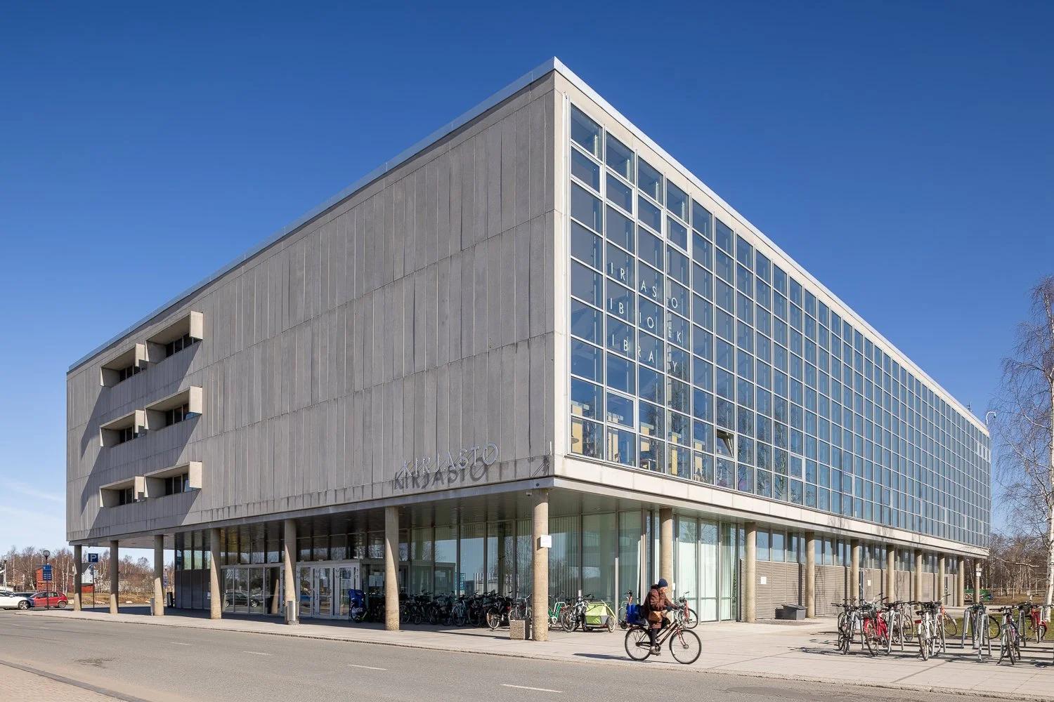 Kuvia Suomen kirjastoseuralle Oulussa ja Raahessa