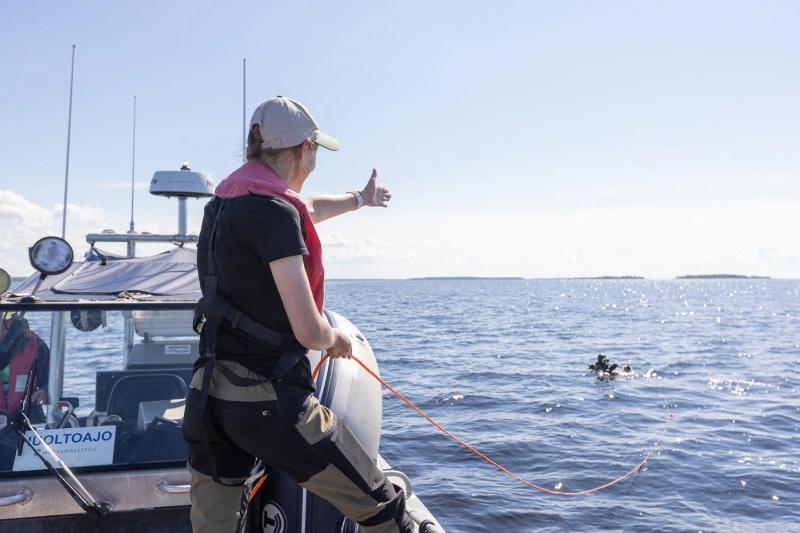 Meribiologi viihtyy pinnan alla – Videokuvaus ja valokuvaus artikkeliin