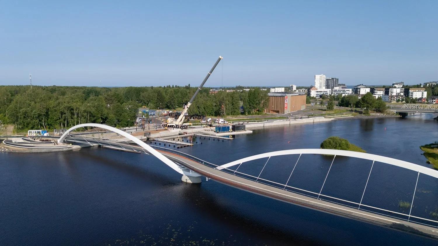 Yrityskuvaukset Oulussa: Nostovideo ja valokuvat E. Helaakoskelle