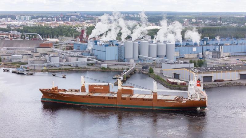 Spliethoff m/v Sampogracht – Saapuminen ja ensilastaus Oulun satamassa