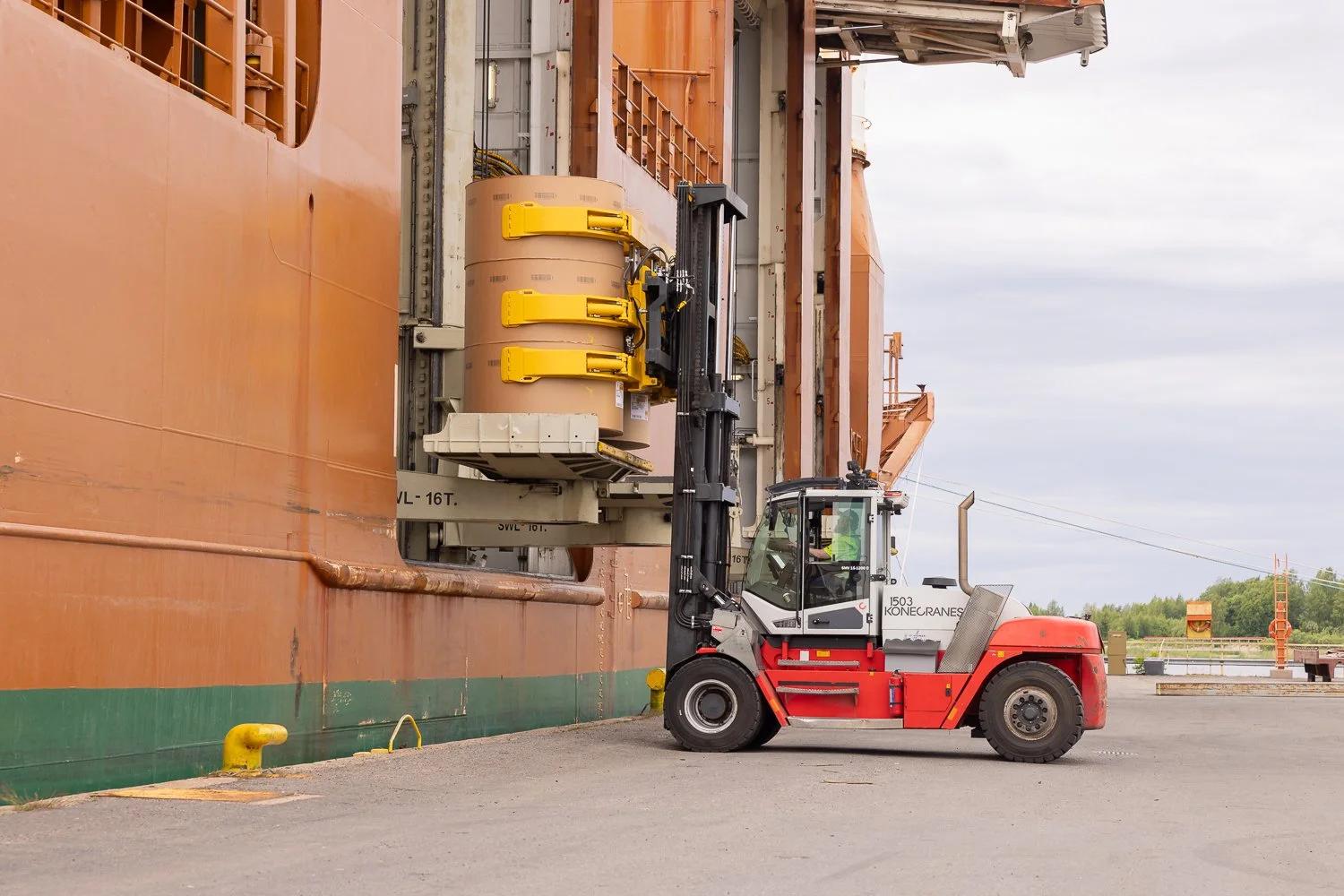Spliethoff m/v Sampogracht — Arrival and First Loading at the Port of Oulu