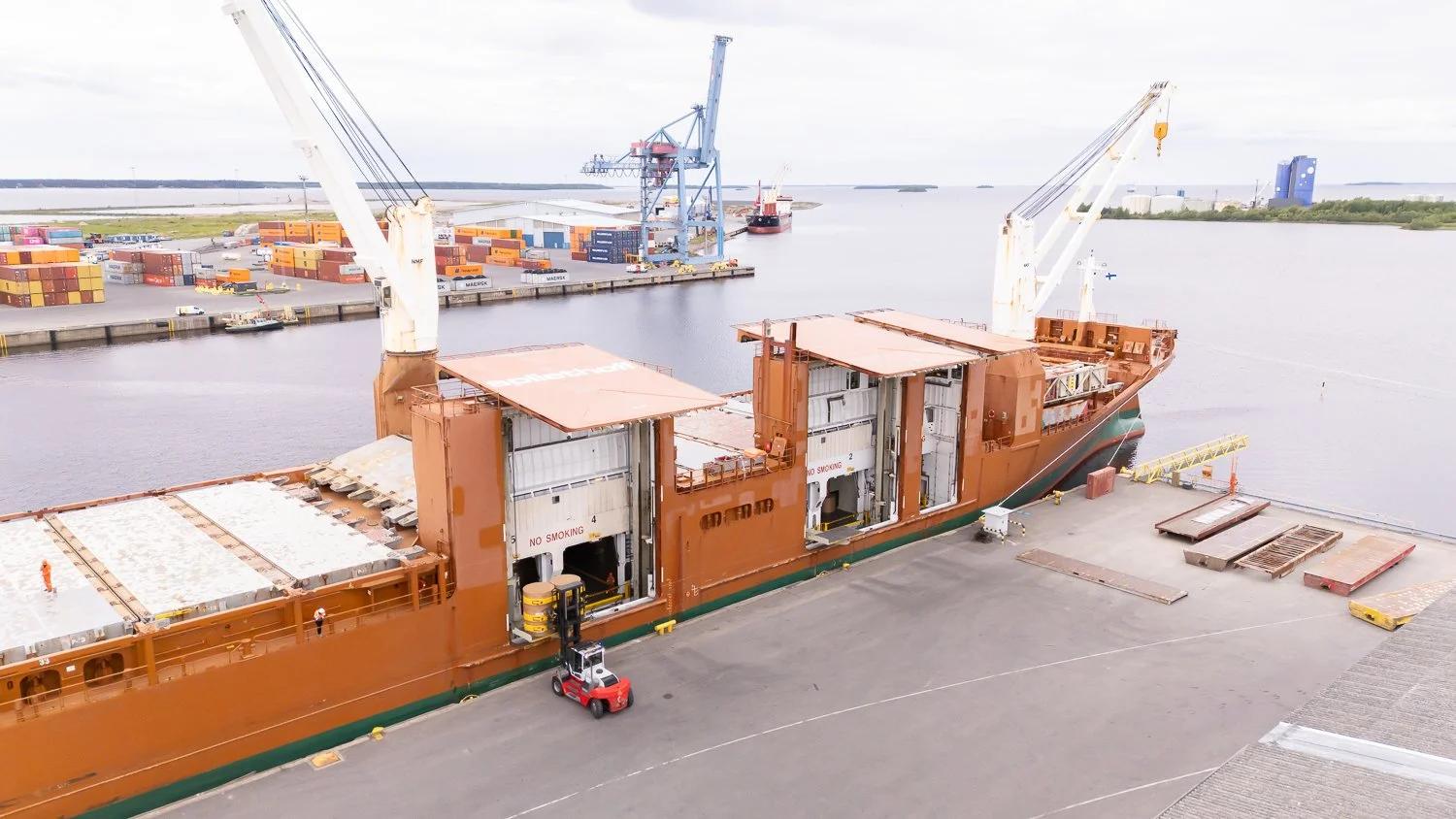 Spliethoff m/v Sampogracht — Arrival and First Loading at the Port of Oulu