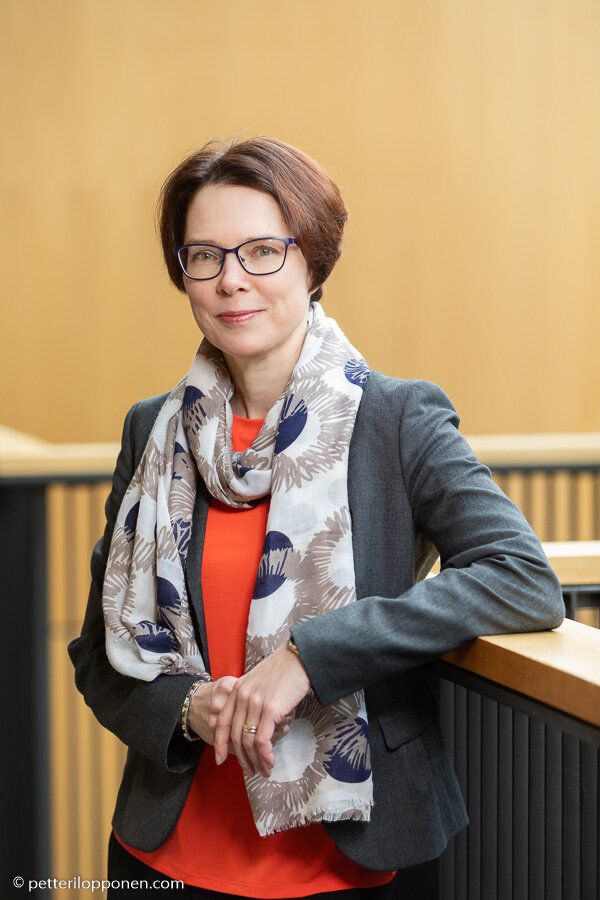 henkilökuva lisävalaisten miljöössä