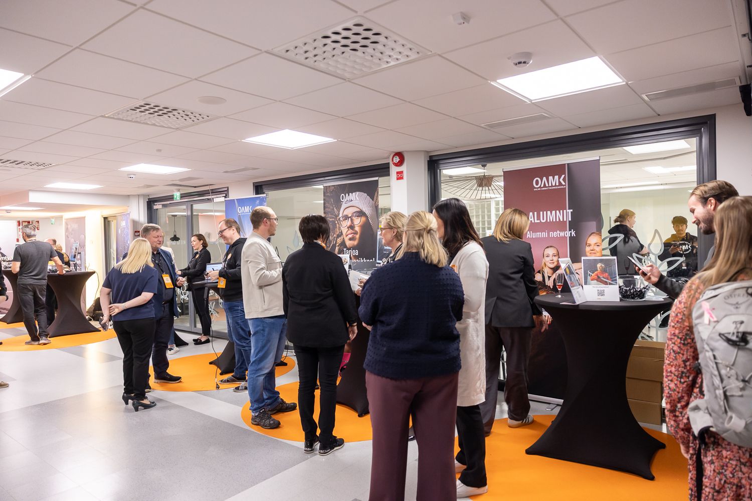 Oamkin alumni- ja sidosryhmätapahtuman (afterwork) tapahtumakuvaus Linnanmaan kampuksella