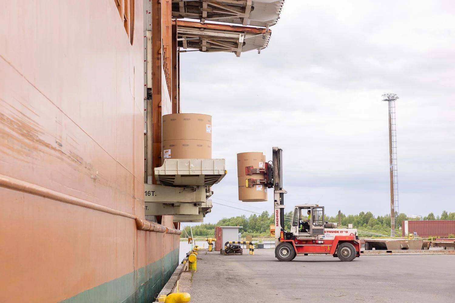 Spliethoff m/v Sampogracht — Arrival and First Loading at the Port of Oulu