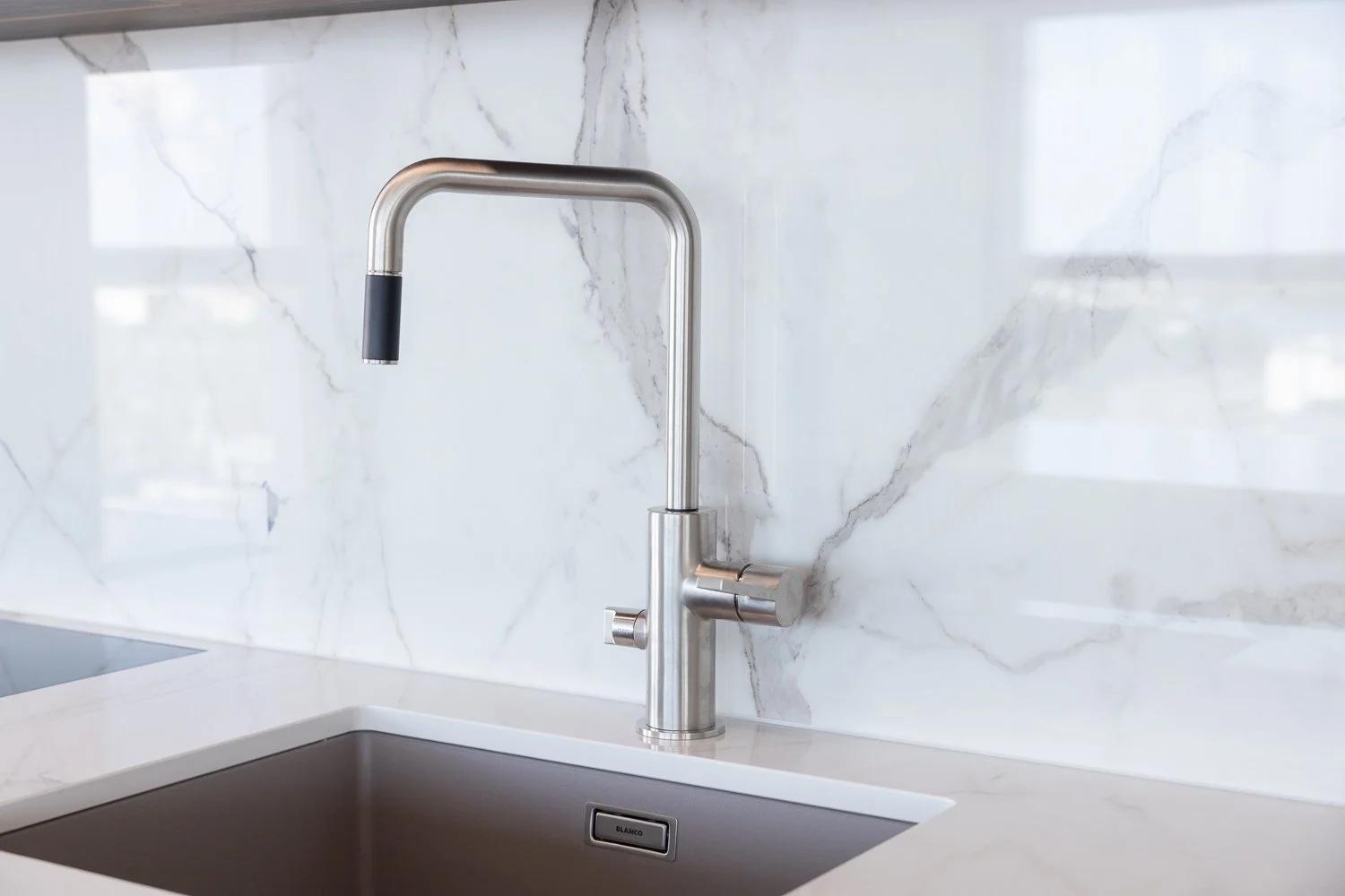 Esittelyvideo, lyhytvideoita sekä valokuvia Skanska Kodeille Oulun Plaanatornin asunnosta