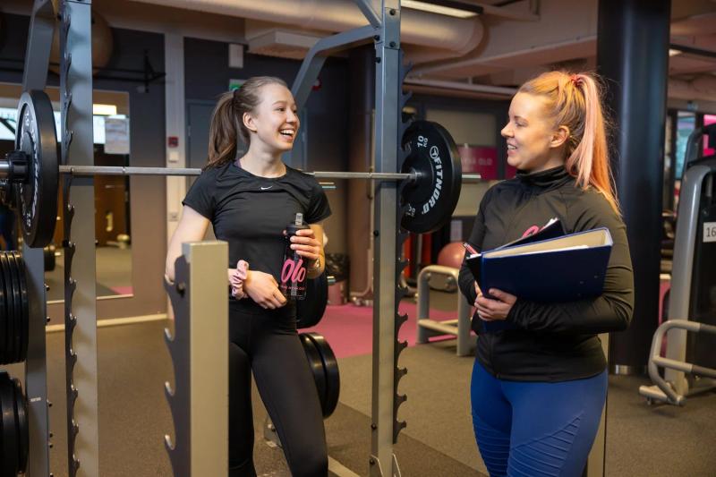 Brändikuvia naisten Liikuntakeskus Ololle