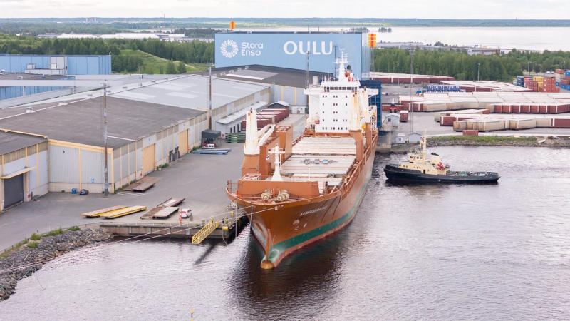 Spliethoff m/v Sampogracht – Saapuminen ja ensilastaus Oulun satamassa