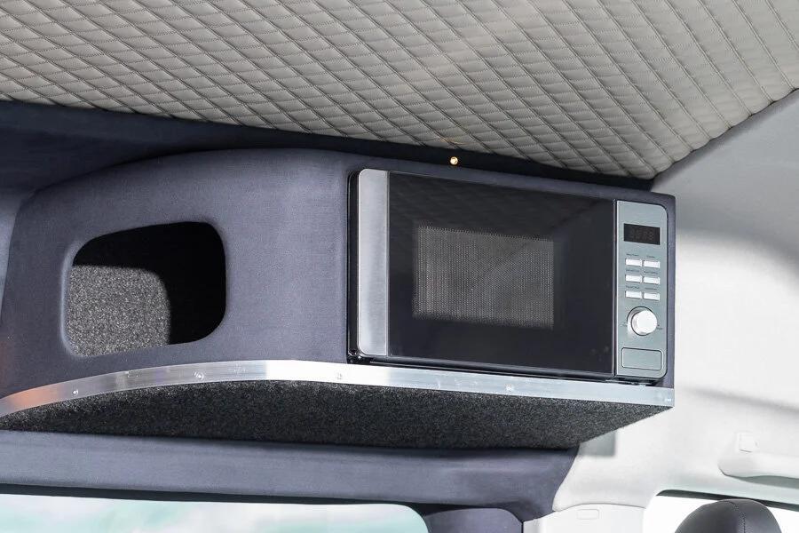  mikroaaltouuni retkeilyautossa 