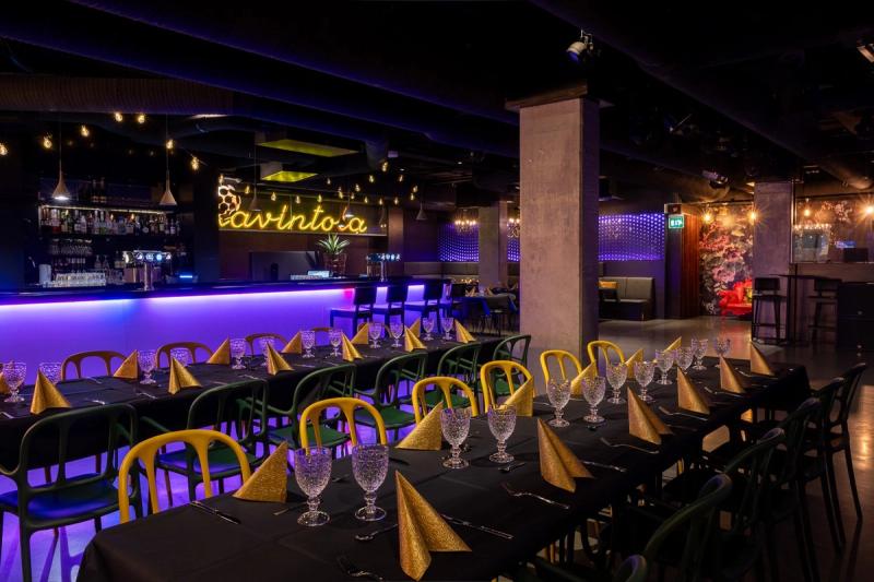 Tilakuvia Oulun Amarillon yökerho juhlatilasta